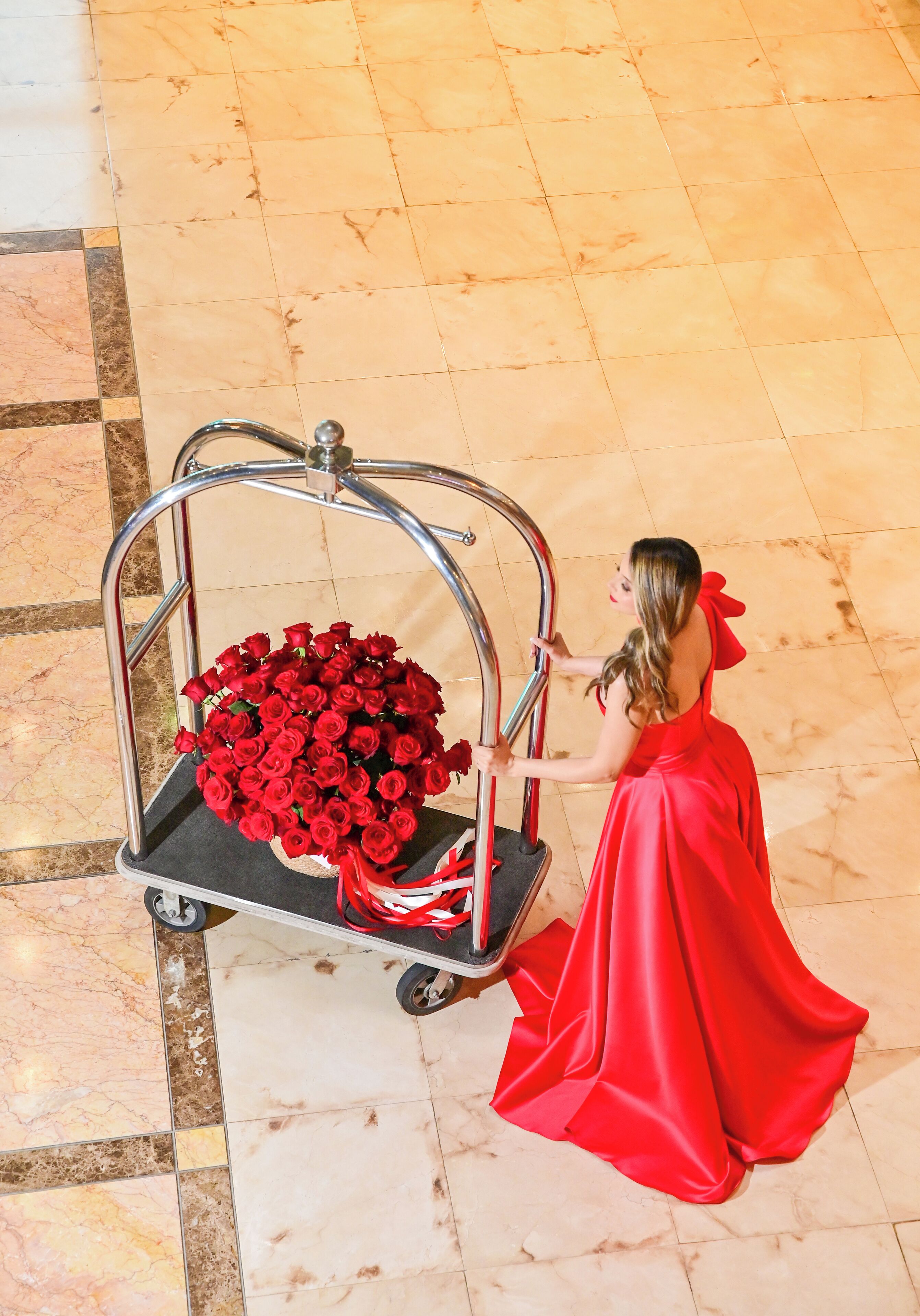 50-英寸智能电视 （配备有线频道）、MP3 基座