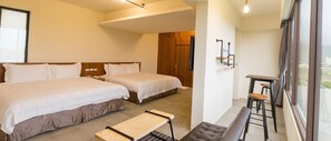 Quadruple Room (2-5PAX) | Individually decorated, individually furnished, desk, soundproofing - Sheng Tu Villa (Hengchun)
