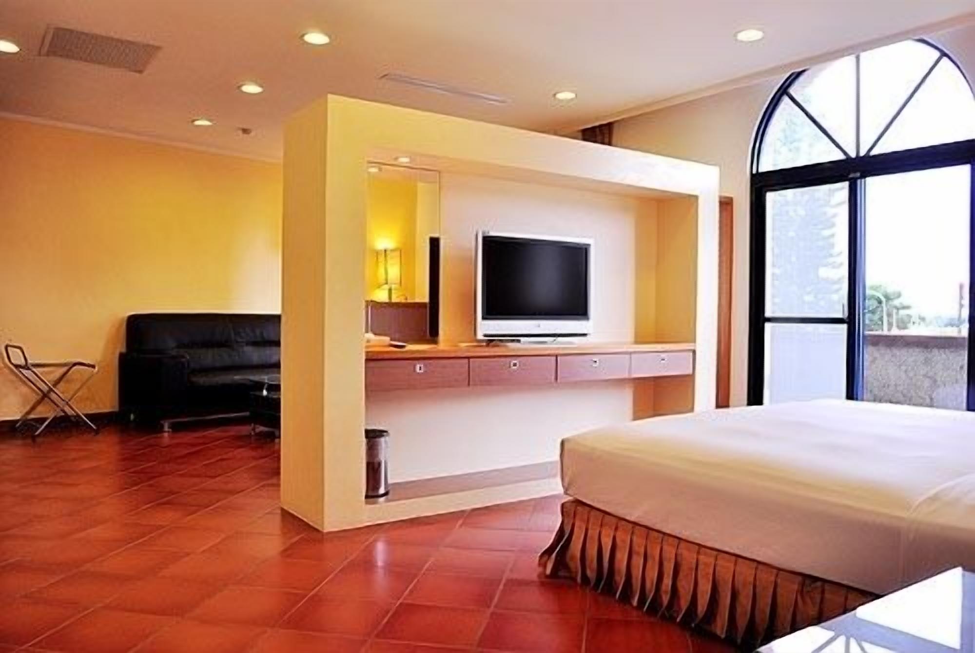 書桌、遮光布/窗簾、免費無線上網