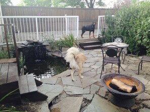 Terrace/patio - Home Sweet Hostel (Calgary)