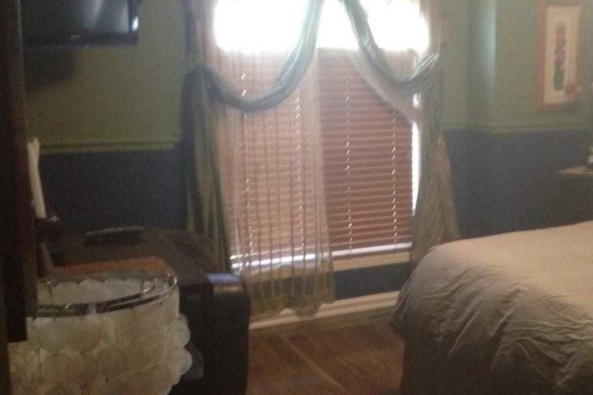 Room, 1 King Bed (Fit For A King)