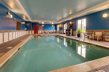 Una piscina cubierta