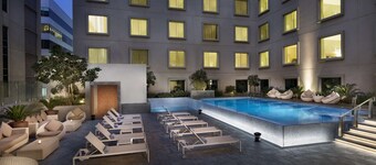 Hilton Garden Inn Dubai, Mall Avenue