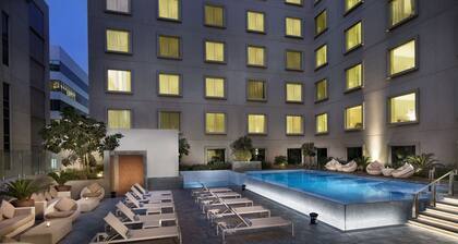 Hilton Garden Inn Dubai, Mall Avenue