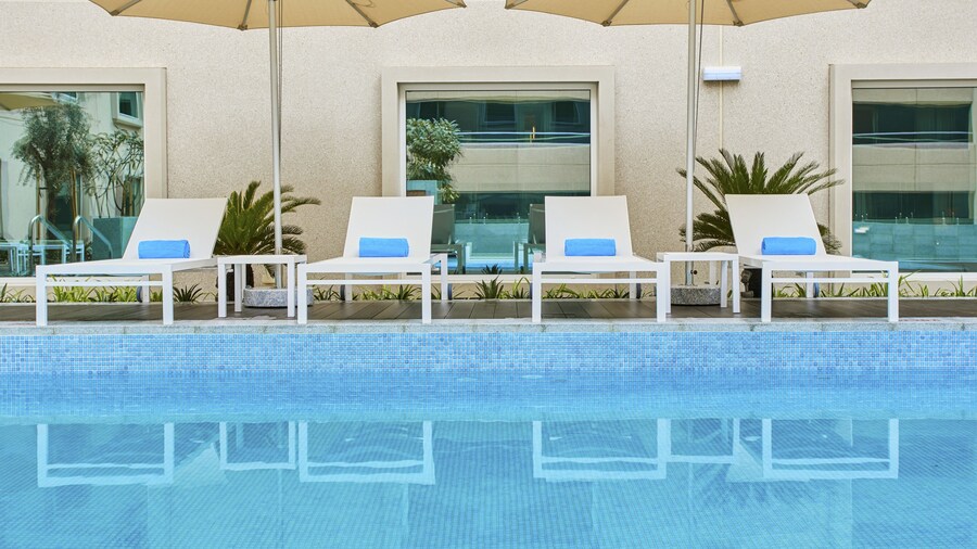 Hilton Garden Inn Dubai, Mall Avenue