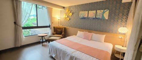 Klassieke tweepersoonskamer, 1 kingsize bed | Luxe beddengoed, donsdekens, pillowtop-bedden, individueel gedecoreerd