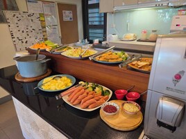 含每日當地特色早餐