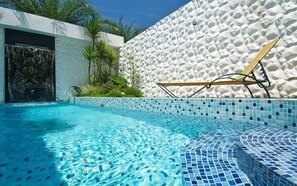 Outdoor pool - River Forest Resort Hotel (Dongshan)