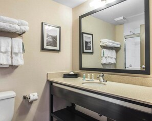 Free toiletries, hair dryer, towels - Quality Inn & Suites (Kingston)