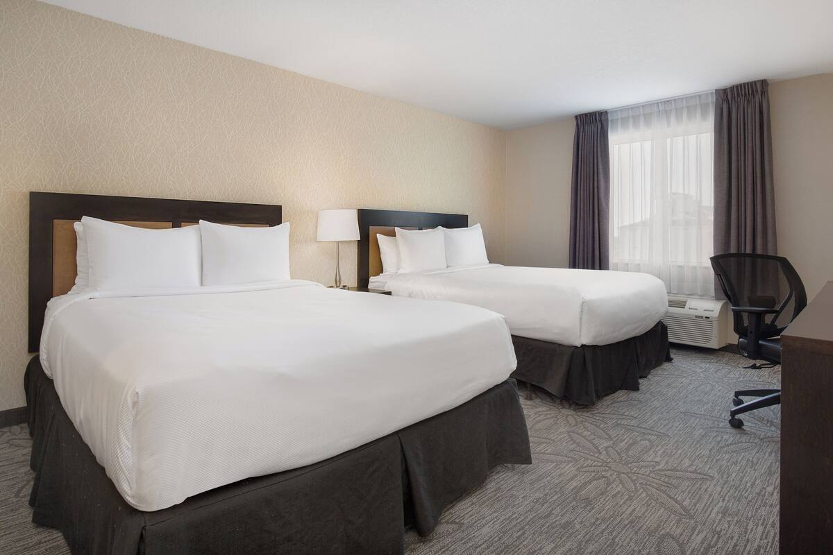 standard room, 2 queen beds, non smoking | hypo-allergenic bedding, desk, iron/ironing board, free wifi