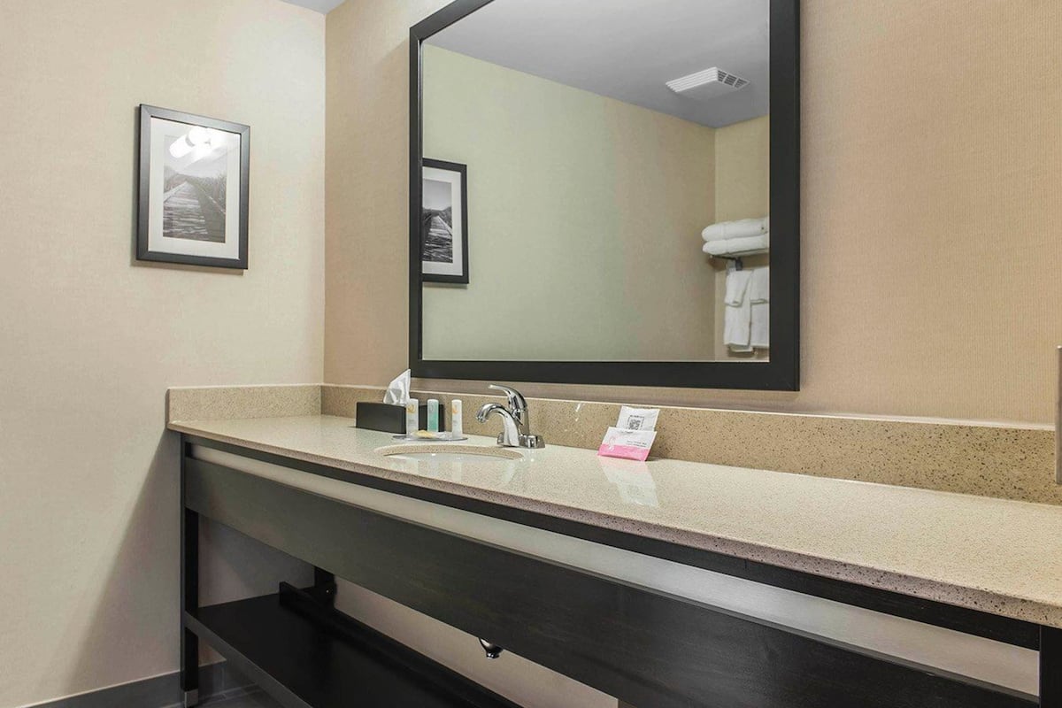 standard room, 2 queen beds, non smoking | bathroom | free toiletries, hair dryer, towels