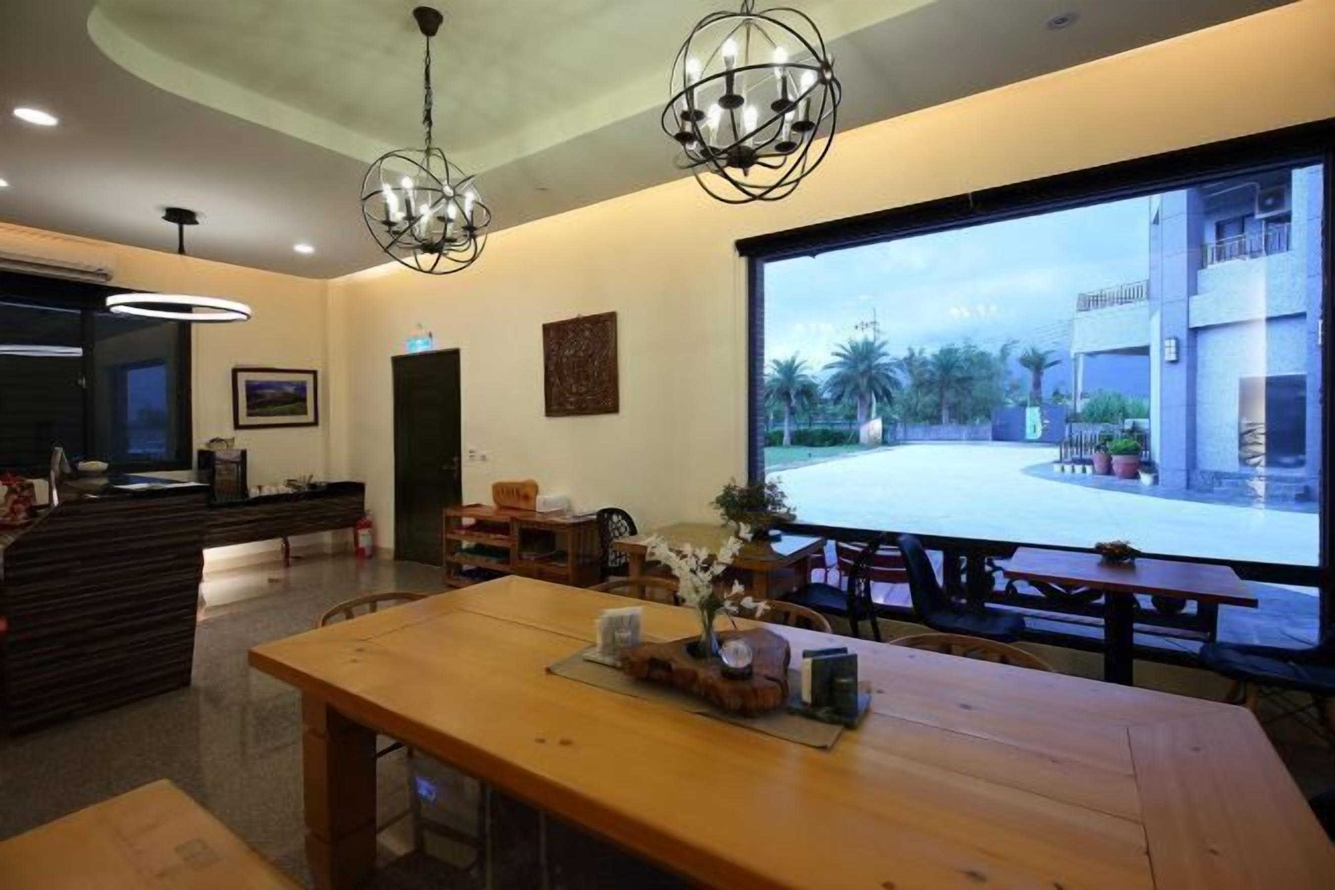 المنشأة من الداخل