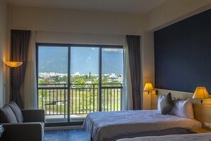 A hotel room with a large balcony, a bed, a chair, and two lamps. - Flowers Bed and Breakfast (Ji'an)