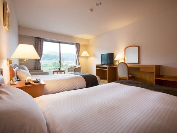 In-room safe, free WiFi, bed sheets