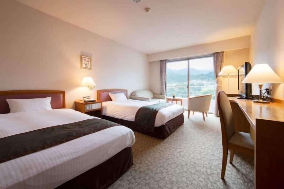 In-room safe, free WiFi, bed sheets
