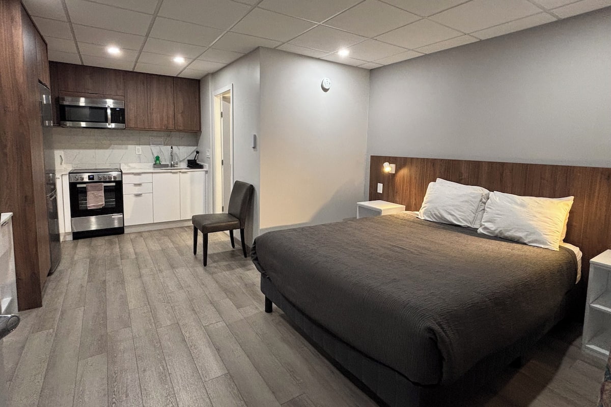 Deluxe Room, 1 Queen Bed, Kitchen | 1 bedroom, memory-foam beds, desk, blackout curtains