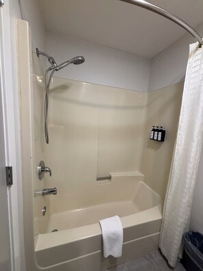 Bathroom - Western Traveller Motel (Grand Forks)