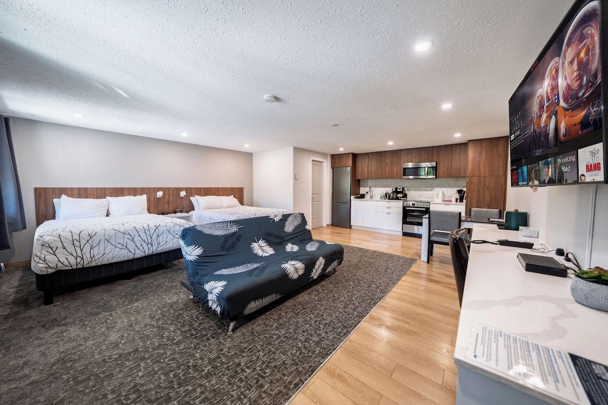 Deluxe Room, 2 Queen Beds, Kitchen (A)