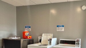 Laundry room - Western Traveller Motel (Grand Forks)