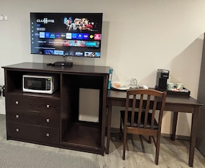 Superior Room, 1 Queen Bed, Mountain View | Memory-foam beds, desk, blackout curtains, iron/ironing board - Western Traveller Motel (Grand Forks)