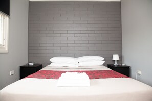 Free WiFi, bed sheets - Royal Hotel Singleton (Singleton)