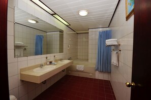 Habitación cuádruple familiar | Baño