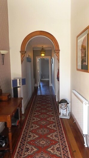 Hallway - Villa Shakespeare (Cambridge)