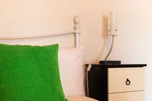 Iron/ironing board, cots/infant beds, free WiFi, bed sheets - Villa Shakespeare (Cambridge)