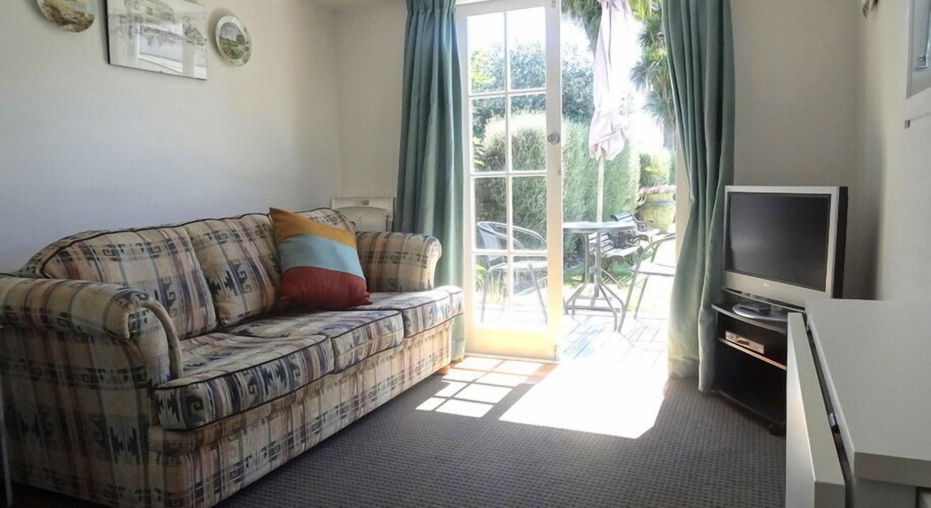 Cottage, 1 Queen Bed with Sofa bed, Garden View (The Garden Cottage) | Living room