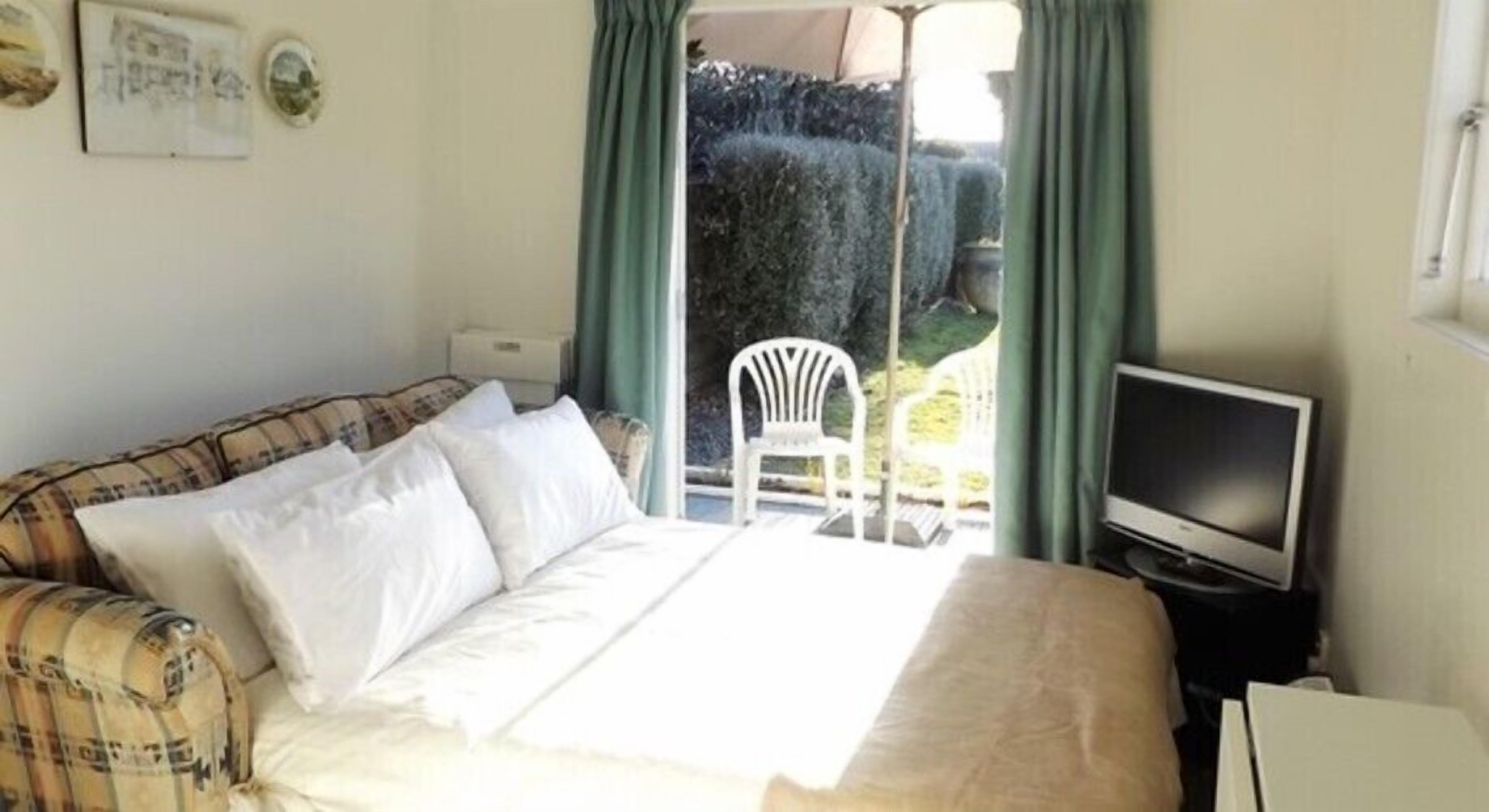 Cottage, 1 Queen Bed with Sofa bed, Garden View (The Garden Cottage) | Iron/ironing board, cots/infant beds, free WiFi, bed sheets