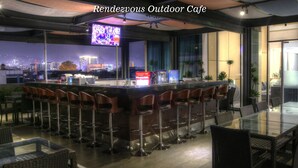 Bar (on property) - Pasar Baru Square Hotel Bandung Powered by Archipelago (Bandung)