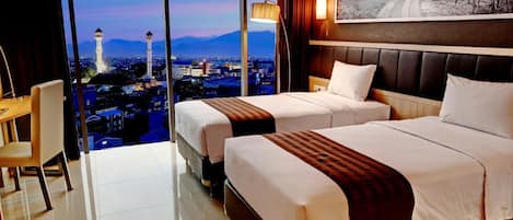 Deluxe Twin Room | In-room safe, desk, free WiFi, bed sheets