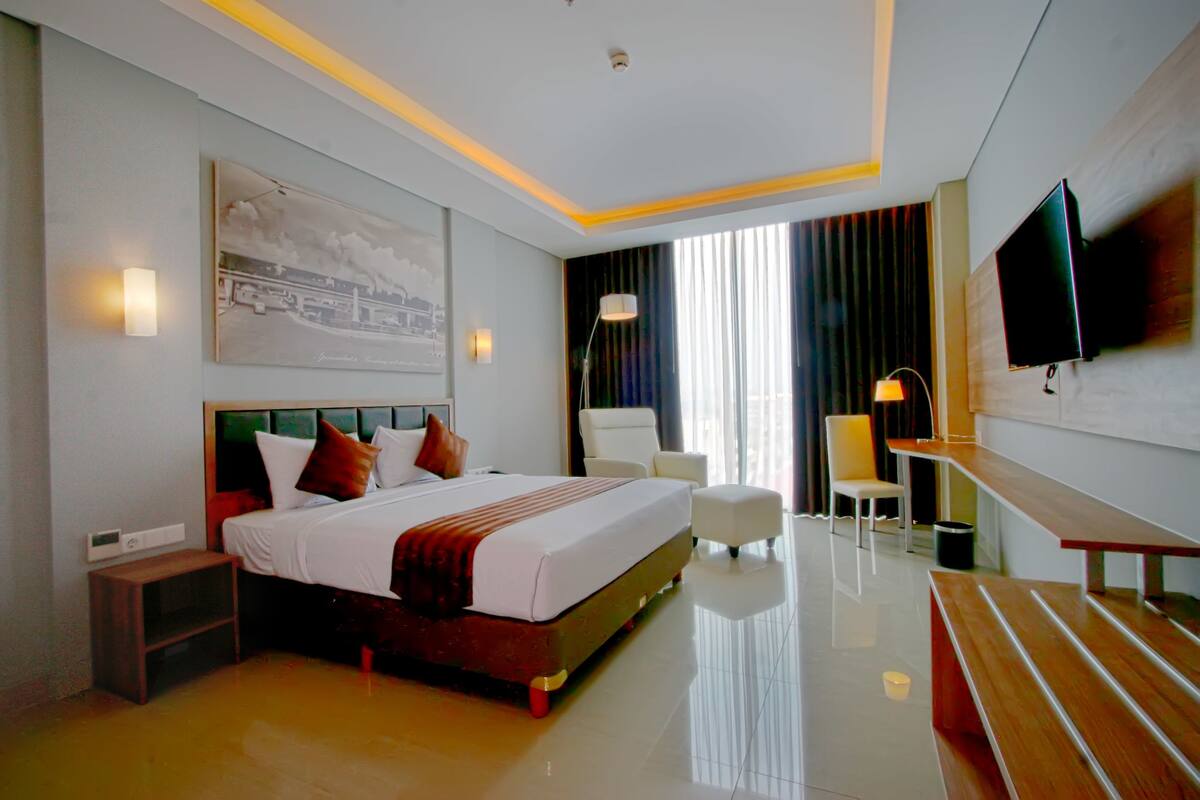 In-room safe, desk, free WiFi, bed sheets