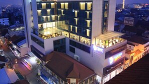 Front of property - evening/night - Pasar Baru Square Hotel Bandung Powered by Archipelago (Bandung)