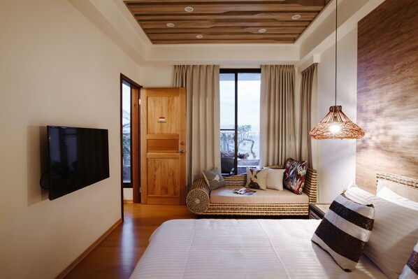 Escritorio, sistema de insonorización y camas plegables/adicionales 