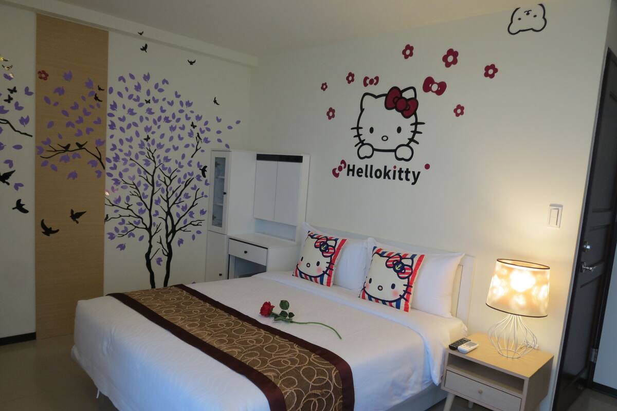 Romantic Double Room, 1 Bedroom | Desk, soundproofing, rollaway beds (surcharge), WiFi (free)