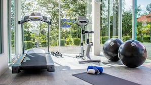 A gym with treadmills, an elliptical, and exercise balls. - Royal Lee Resort & Spa (Sa Khu)