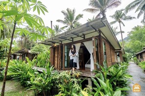 Type B / Must book a ferry ticket with Boonsiri Ferry Catamaran only. Boarding at Laem Sok Pier | Cortinas blackout, camas extra y ropa de cama 