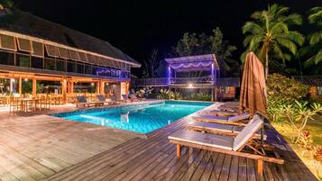 Outdoor pool, pool umbrellas, sun loungers