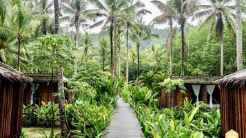 Type B / Must book a ferry ticket with Boonsiri Ferry Catamaran only. Boarding at Laem Sok Pier | Blackout drapes, rollaway beds, bed sheets