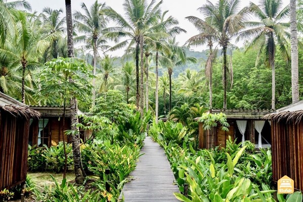 Type B / Must book a ferry ticket with Boonsiri Ferry Catamaran only. Boarding at Laem Sok Pier | Cortinas blackout, camas extra y ropa de cama 