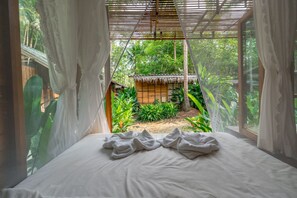 Type B / Must book a ferry ticket with Boonsiri Ferry Catamaran only. Boarding at Laem Sok Pier | Vista desde la habitación