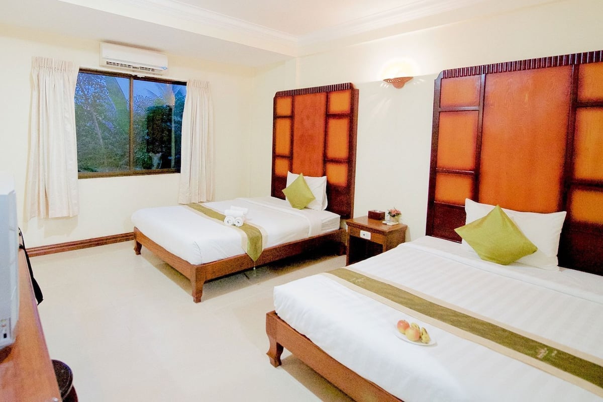 Minibar, desk, free WiFi, bed sheets