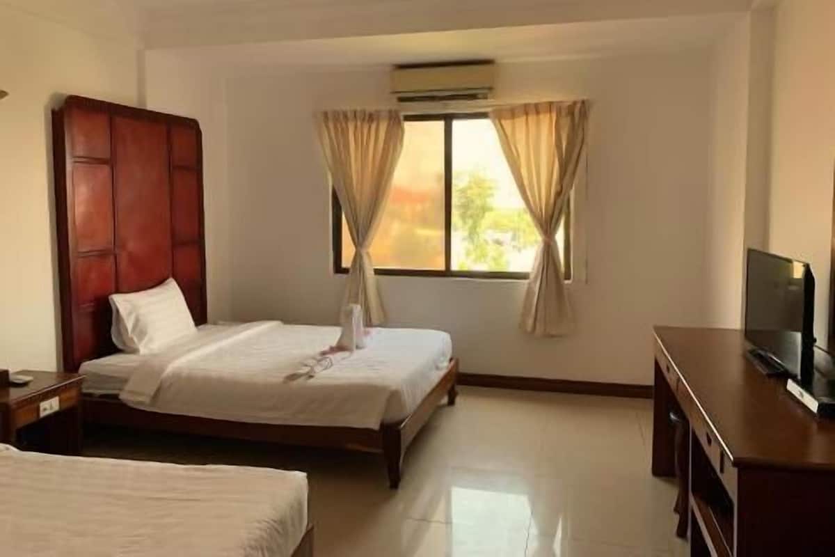 Minibar, desk, free WiFi, bed sheets