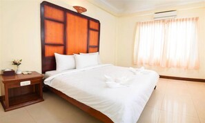 Minibar, desk, free WiFi, bed sheets