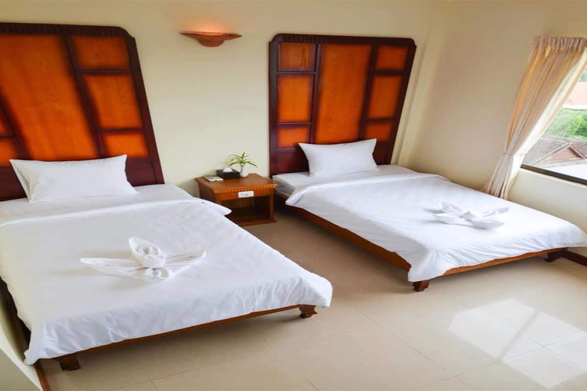 Minibar, desk, free WiFi, bed sheets