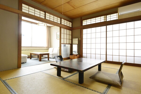 Japanese Style Room with Private Bathroom | Free WiFi, bed sheets - Alpine Route Hotel (Omachi)
