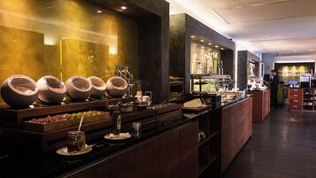 Free daily buffet breakfast