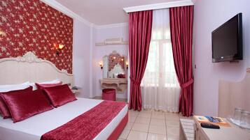 Standard Double or Twin Room | Minibar, in-room safe, desk, WiFi