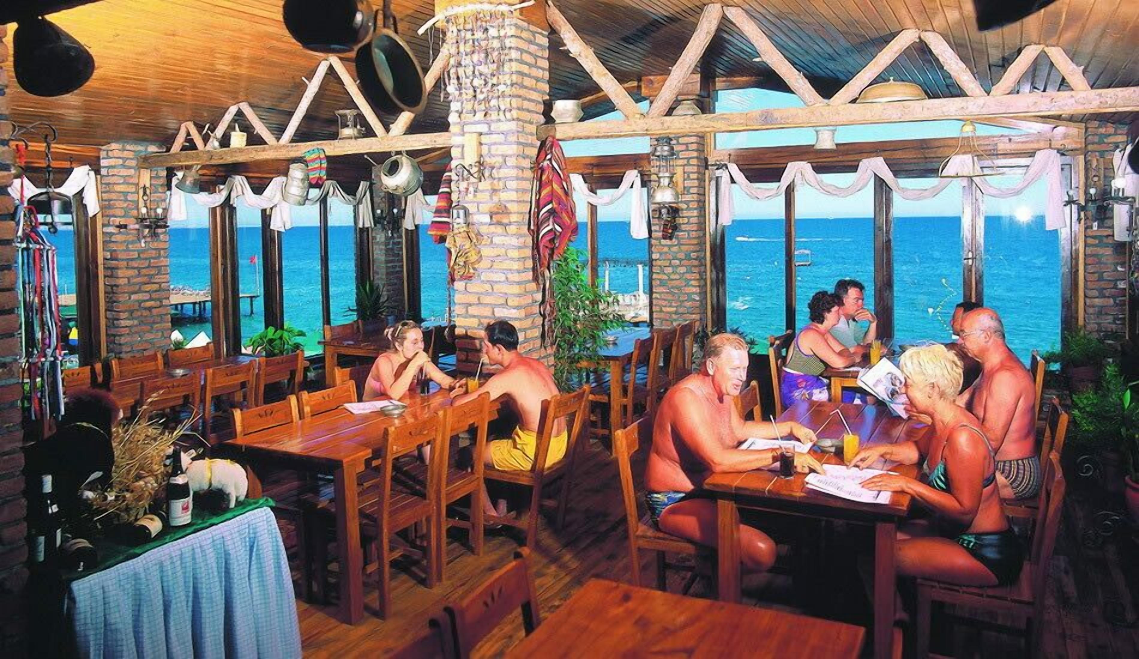 2 restauranter, frokost serveres